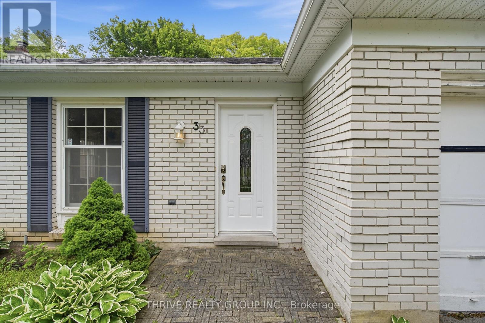 33 BENSON CRESCENT - 9