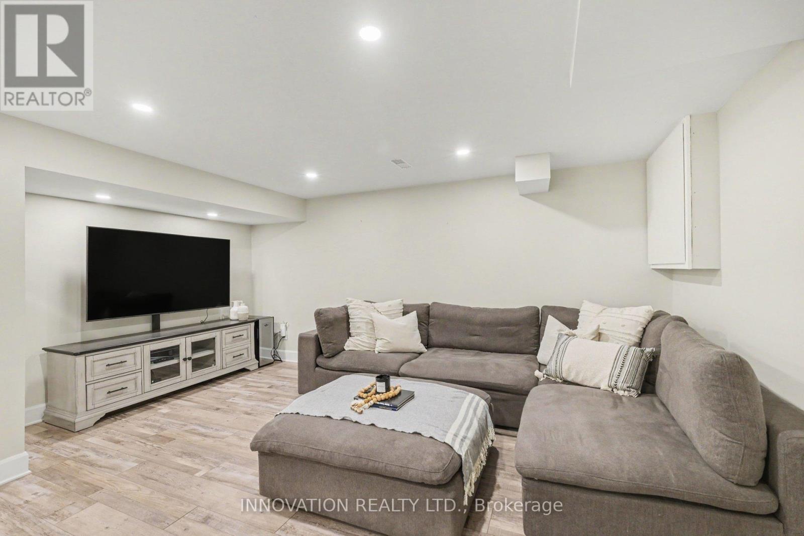 6563 PRINCE OF WALES DRIVE - 22