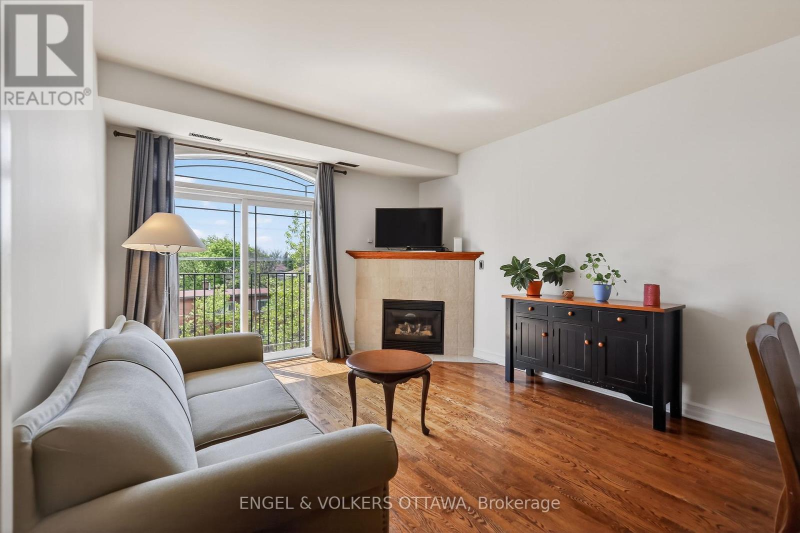 #401 711 CHURCHILL AVENUE - 14