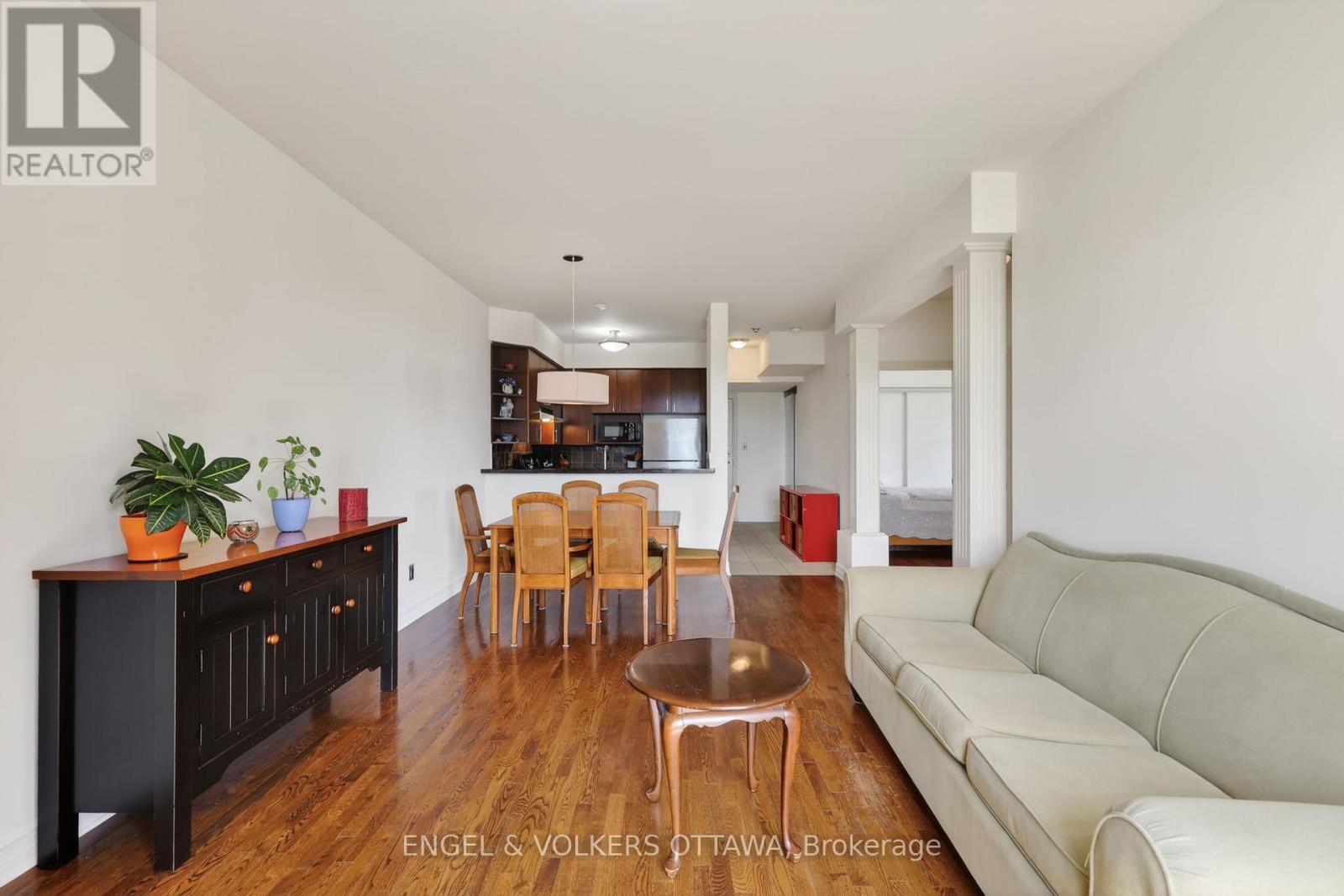 #401 711 CHURCHILL AVENUE - 16