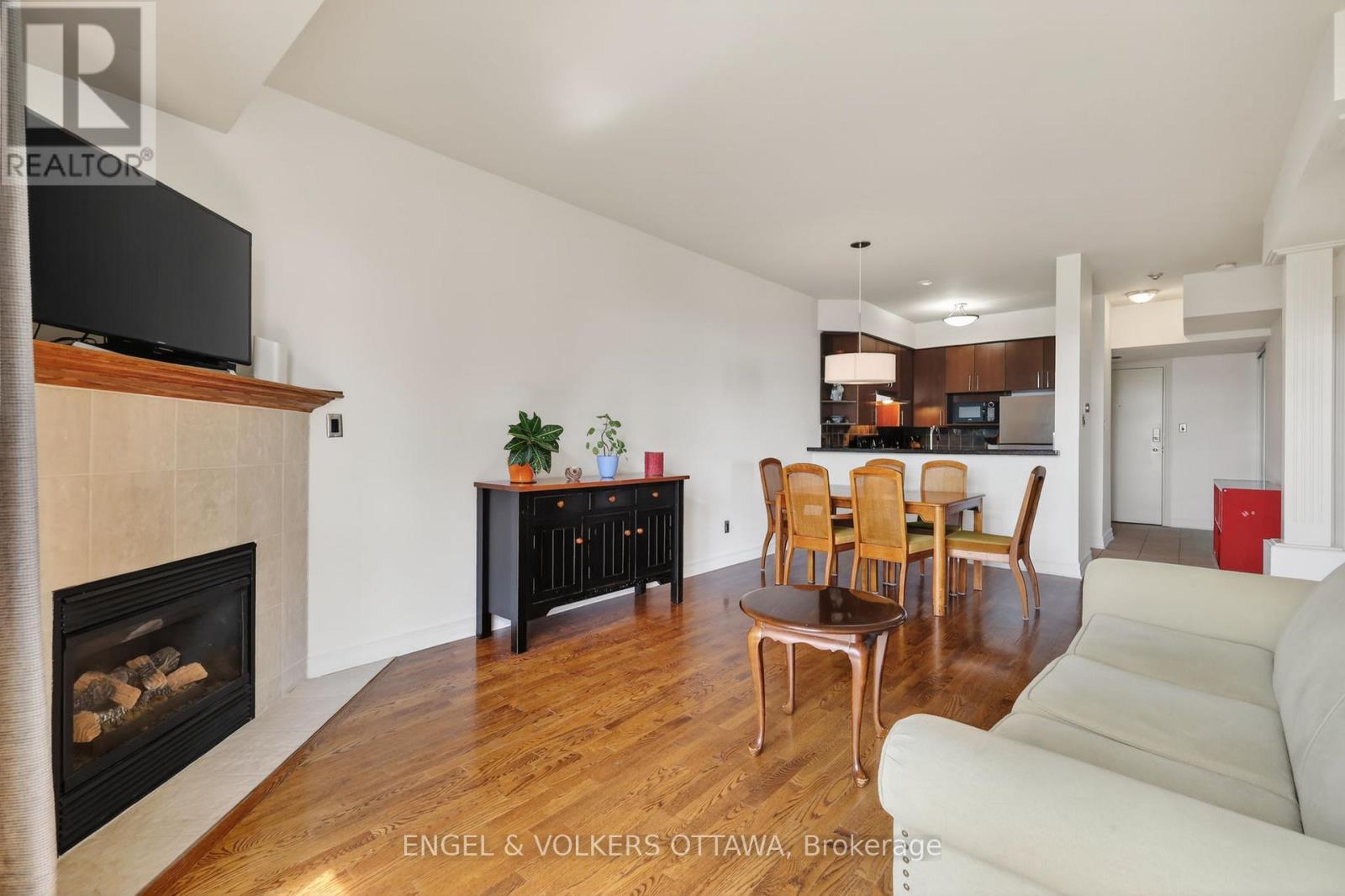 #401 711 CHURCHILL AVENUE - 17