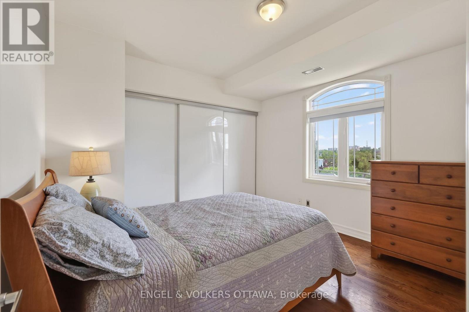 #401 711 CHURCHILL AVENUE - 19