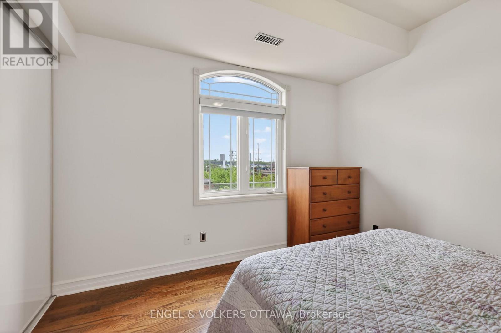 #401 711 CHURCHILL AVENUE - 21
