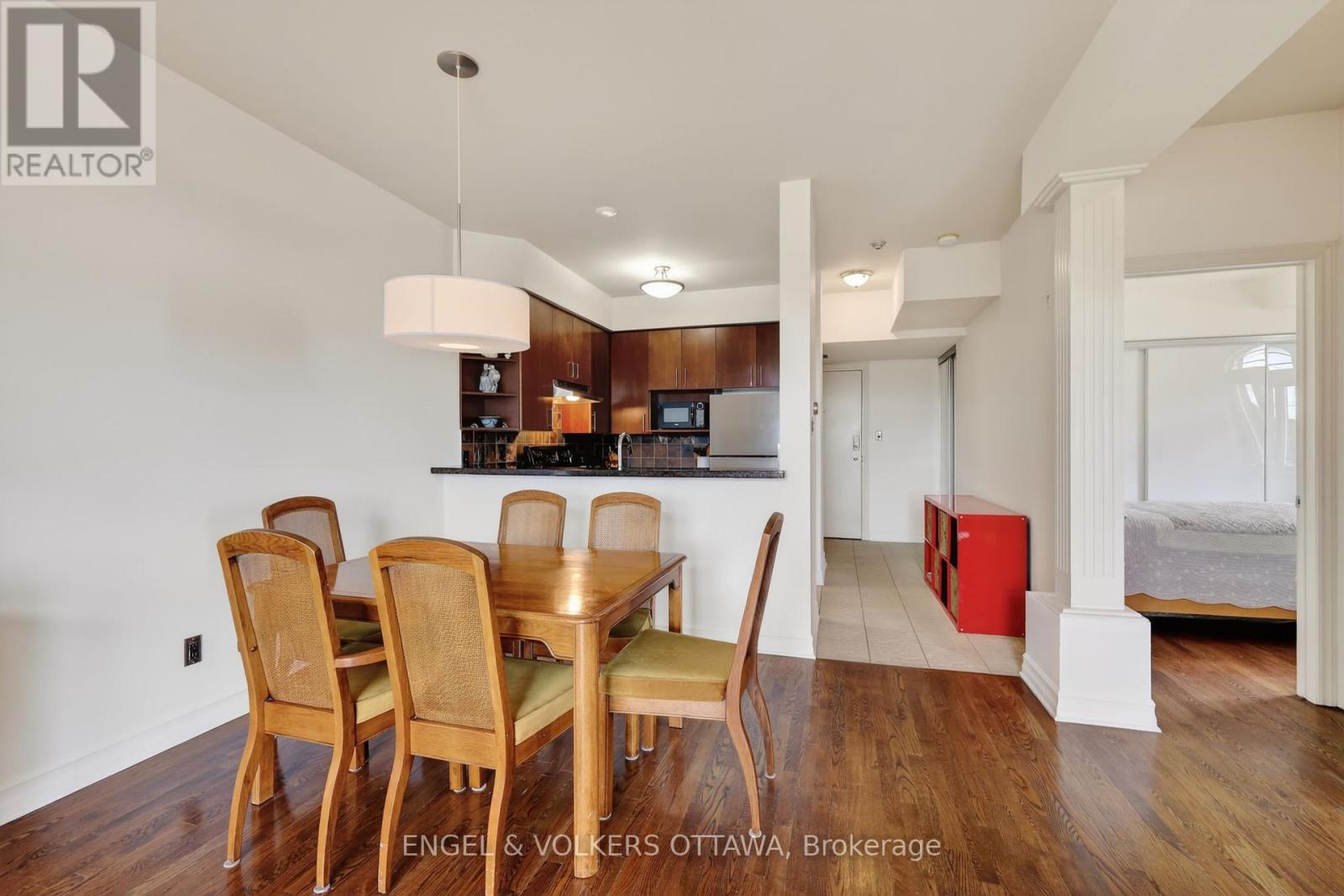 #401 711 CHURCHILL AVENUE - 22