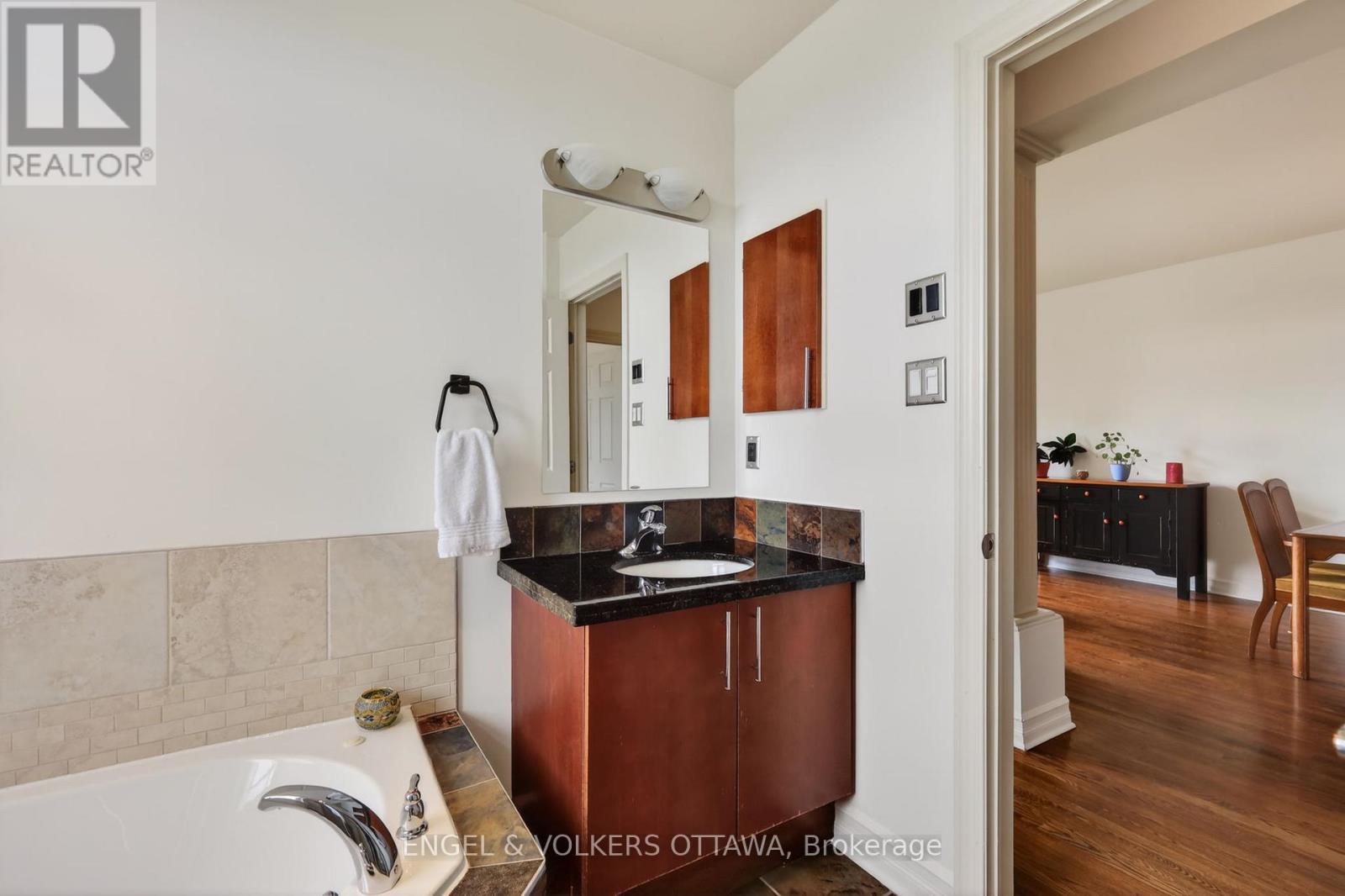 #401 711 CHURCHILL AVENUE - 23