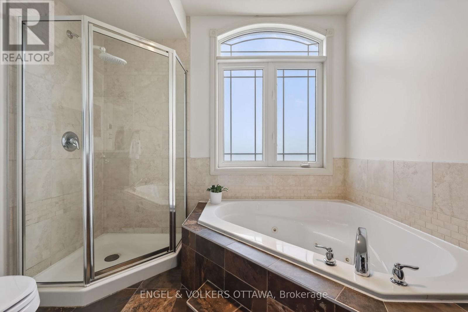 #401 711 CHURCHILL AVENUE - 24