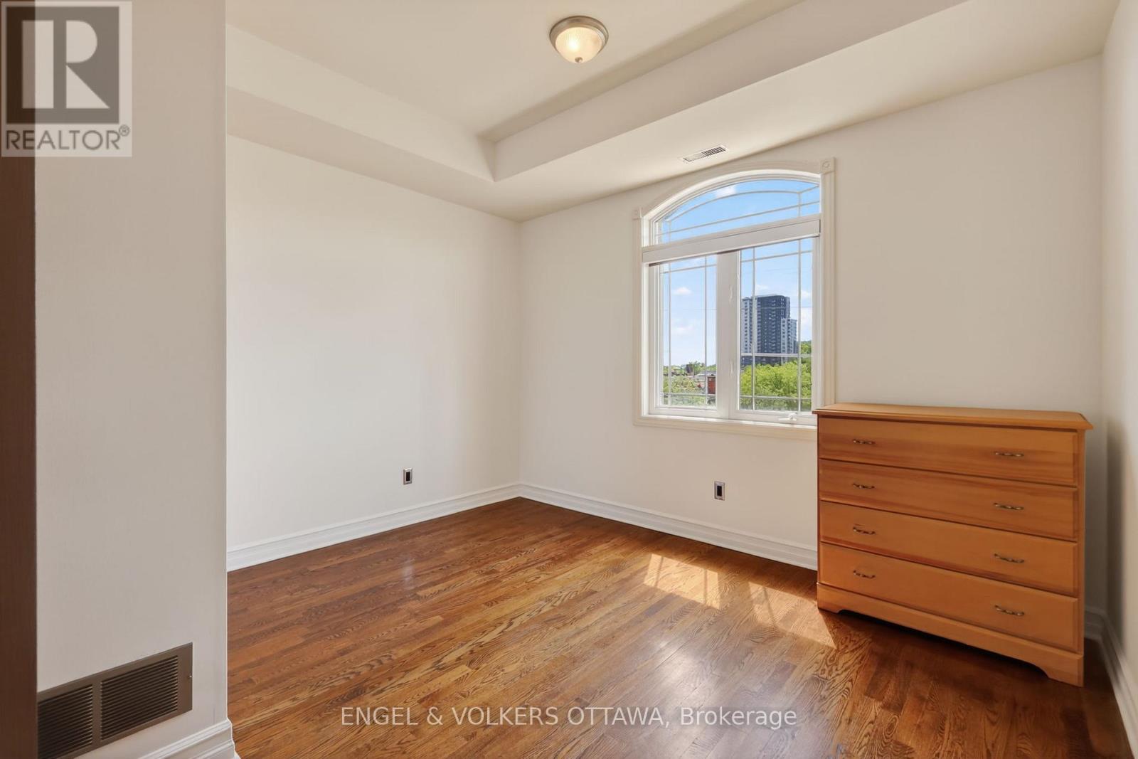 #401 711 CHURCHILL AVENUE - 25