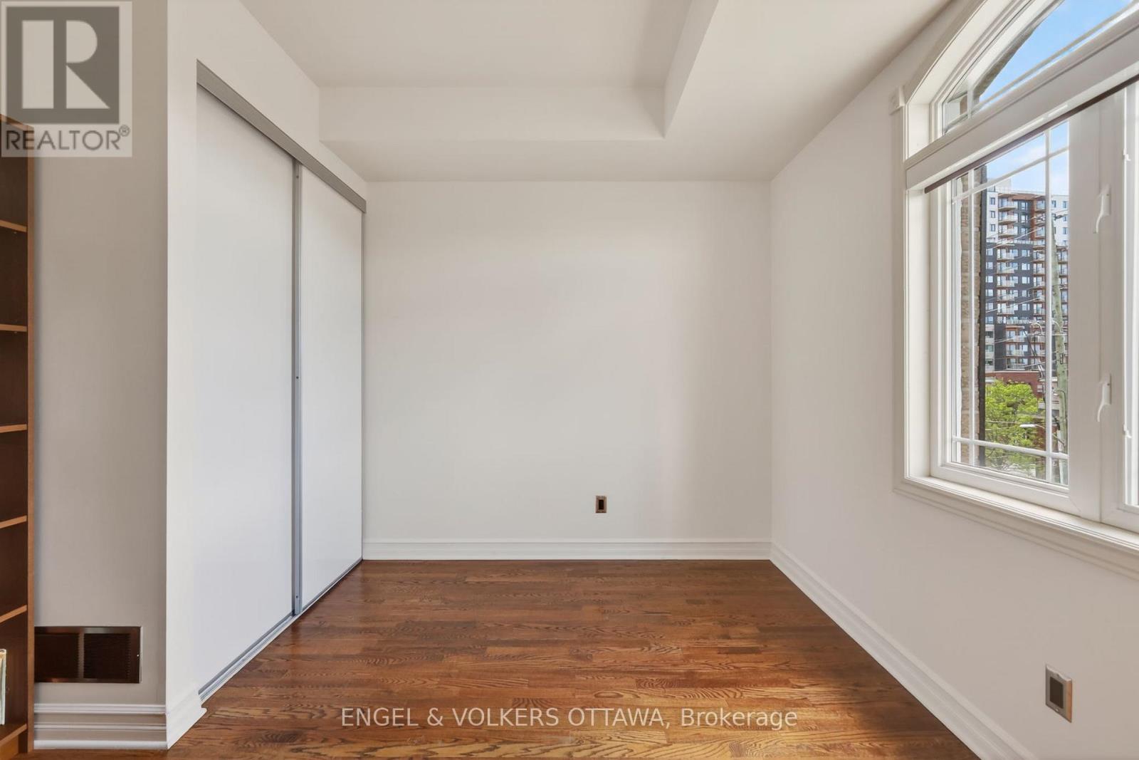 #401 711 CHURCHILL AVENUE - 27