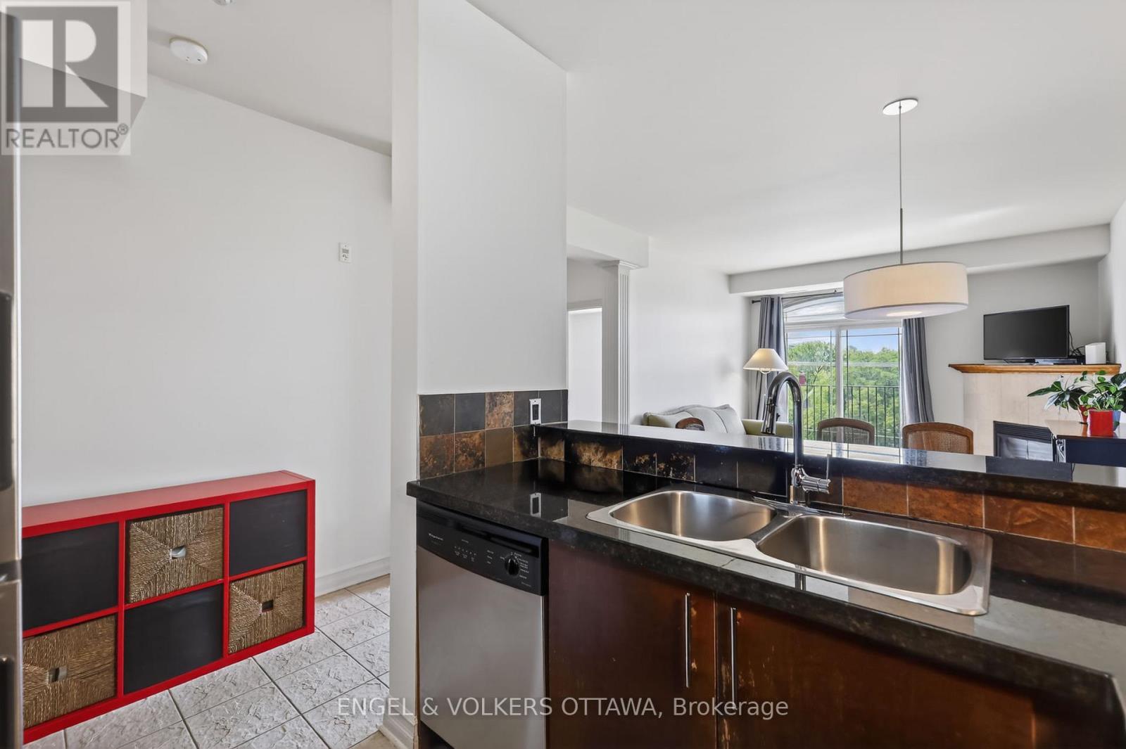 #401 711 CHURCHILL AVENUE - 8