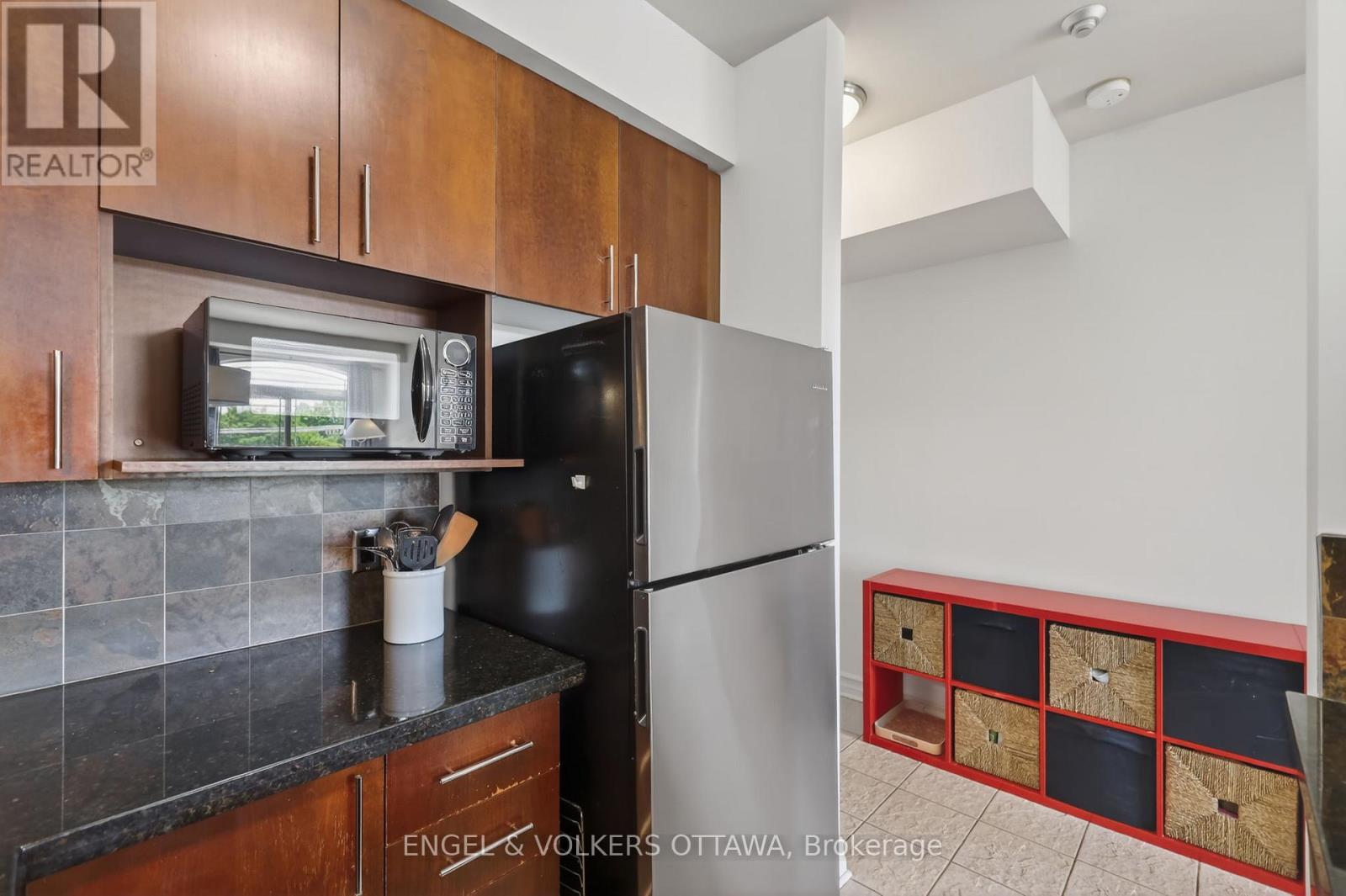 #401 711 CHURCHILL AVENUE - 9