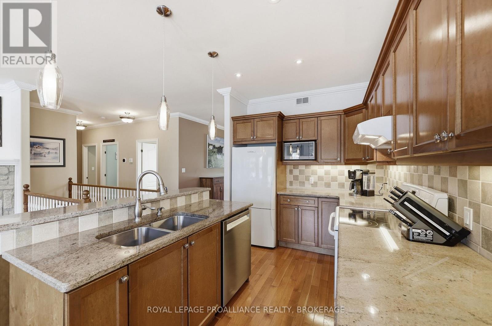 730 AMARYLLIS STREET - 10