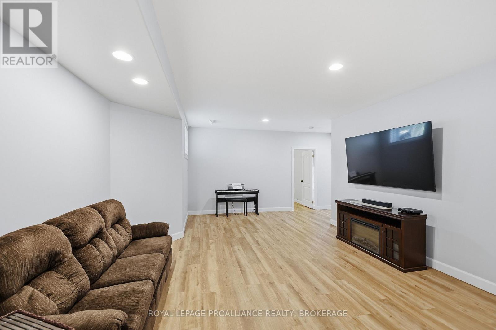 730 AMARYLLIS STREET - 25