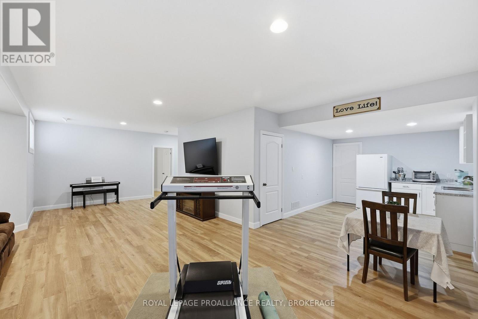 730 AMARYLLIS STREET - 26