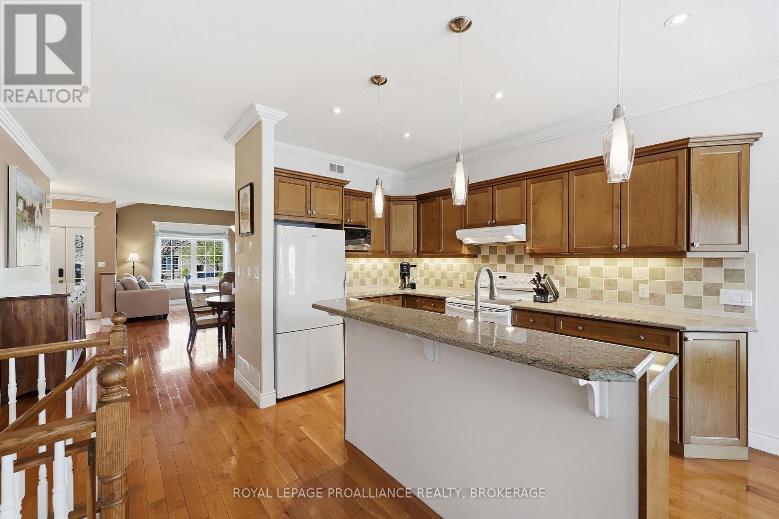 730 AMARYLLIS STREET - 8
