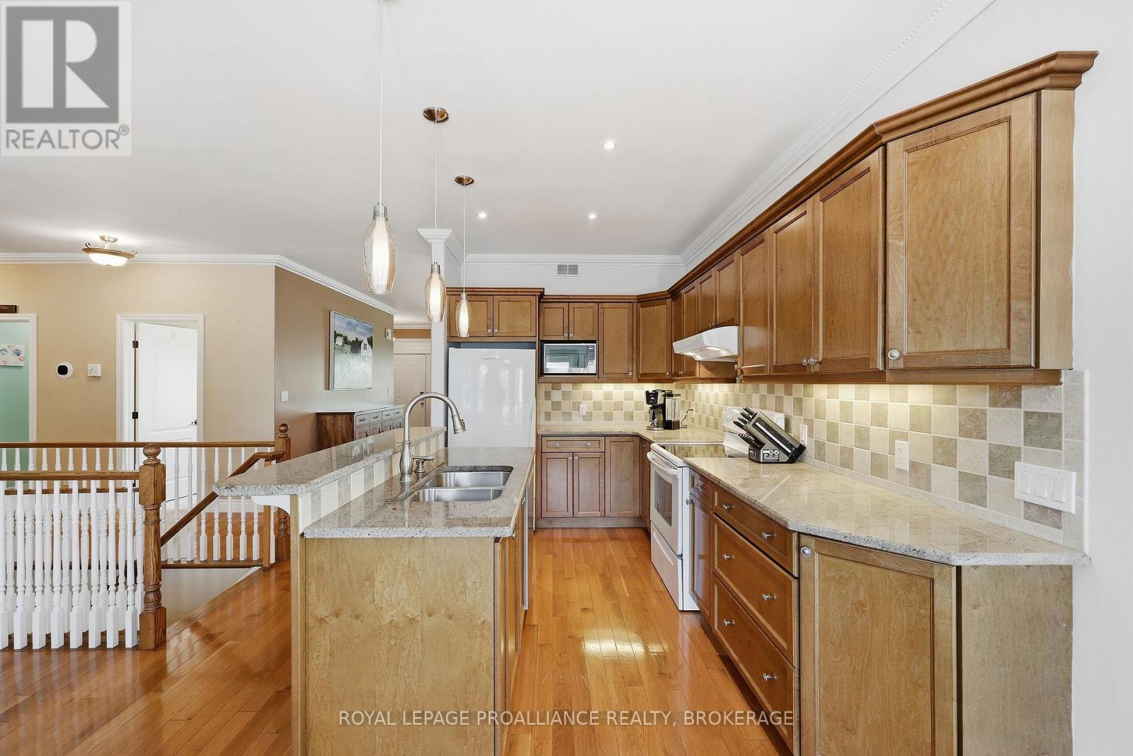 730 AMARYLLIS STREET - 9