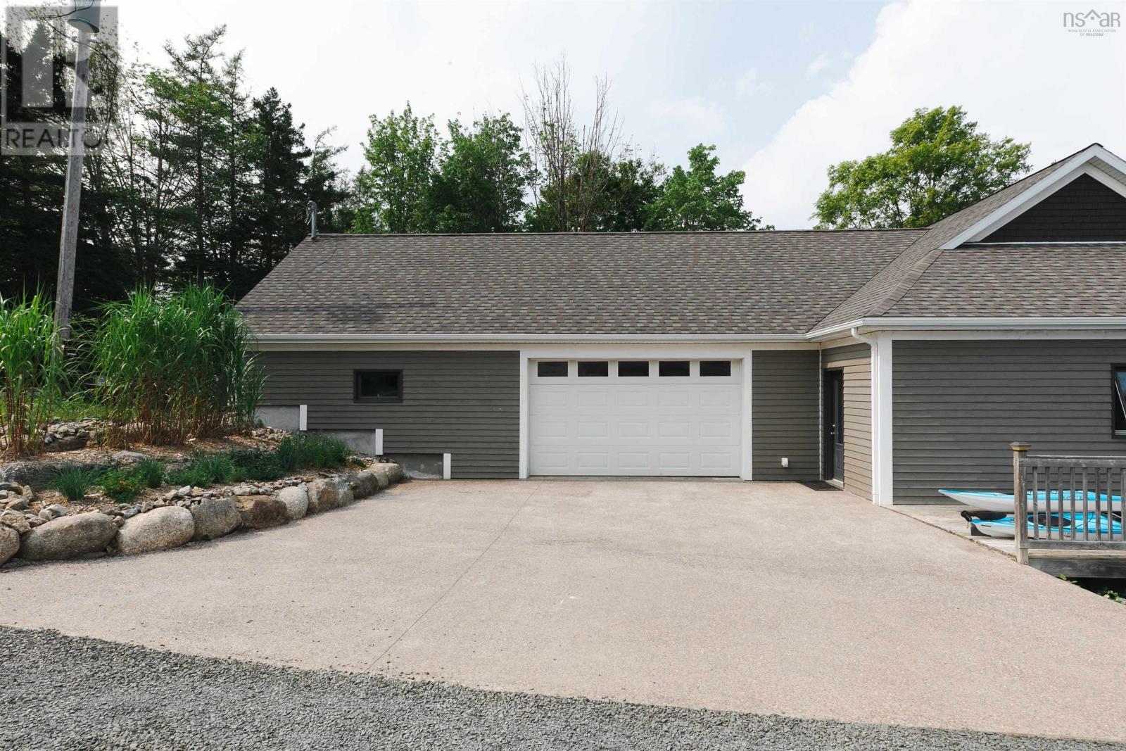 216 Hebb Point Road - 10