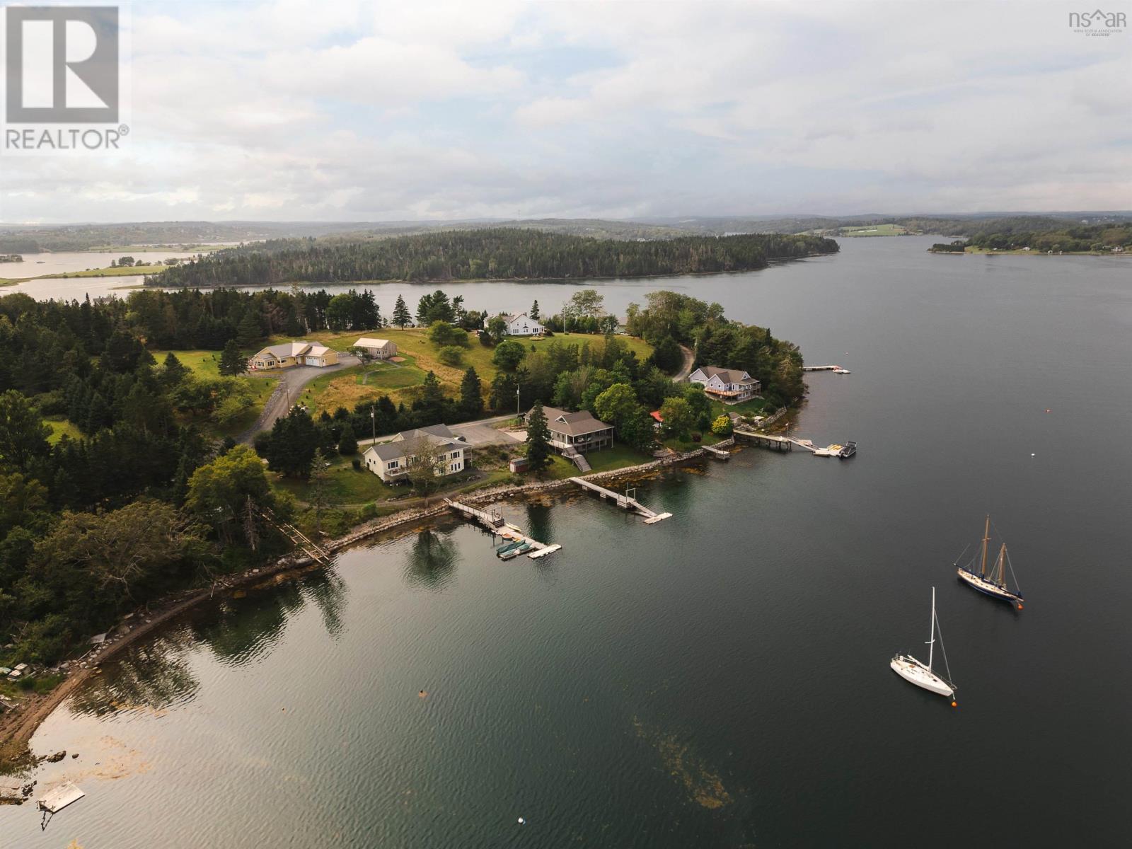 216 Hebb Point Road - 44