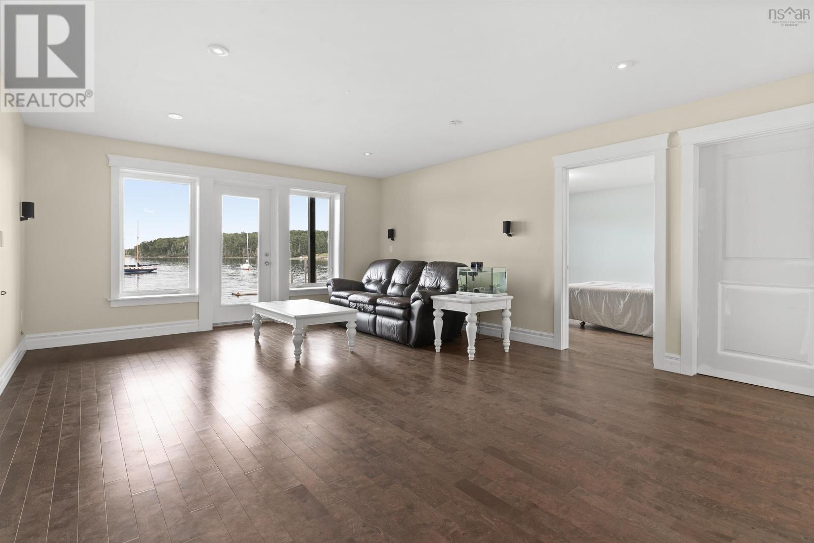 216 Hebb Point Road - 33