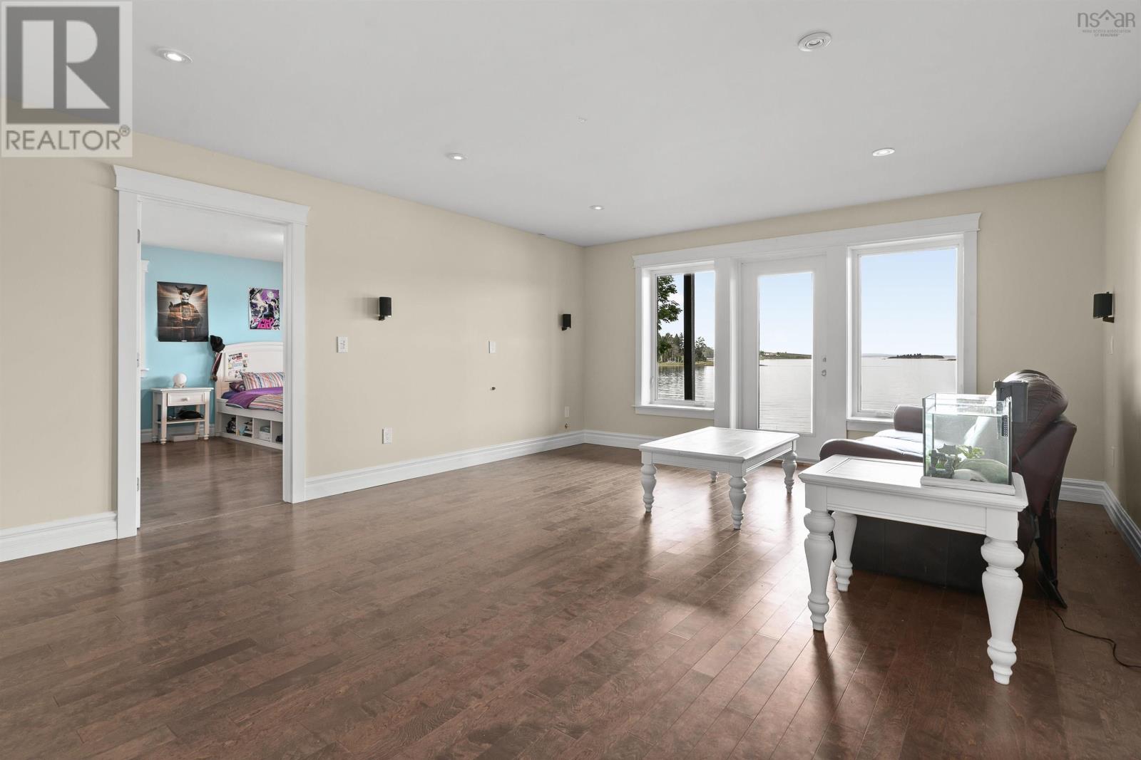 216 Hebb Point Road - 34