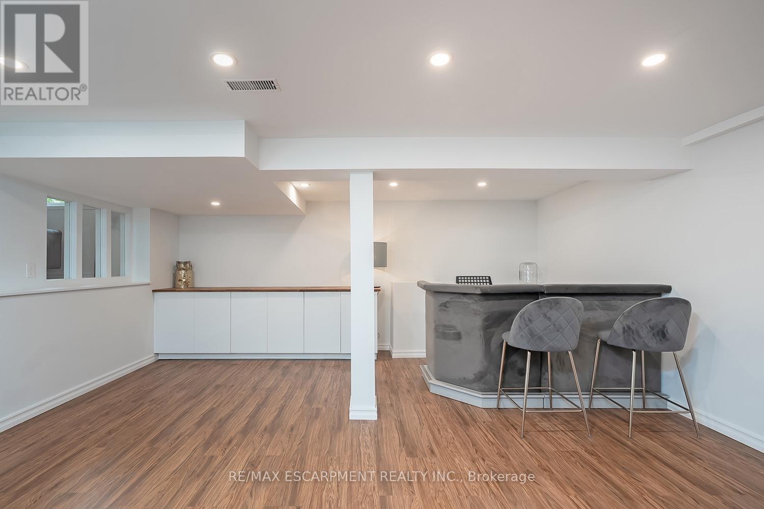 406 OAKWOOD DRIVE - 32