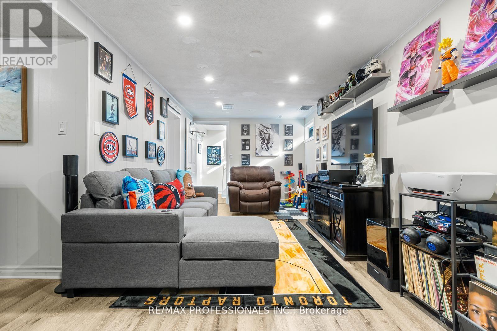 7656 PRIORY CRESCENT - 26