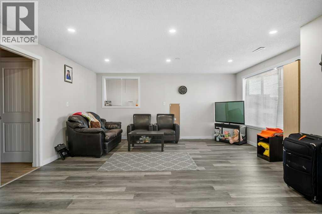 94 Copperpond Street SE - 31