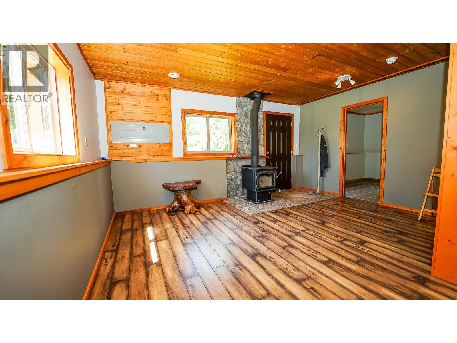 93 Old Sicamous Road - 9