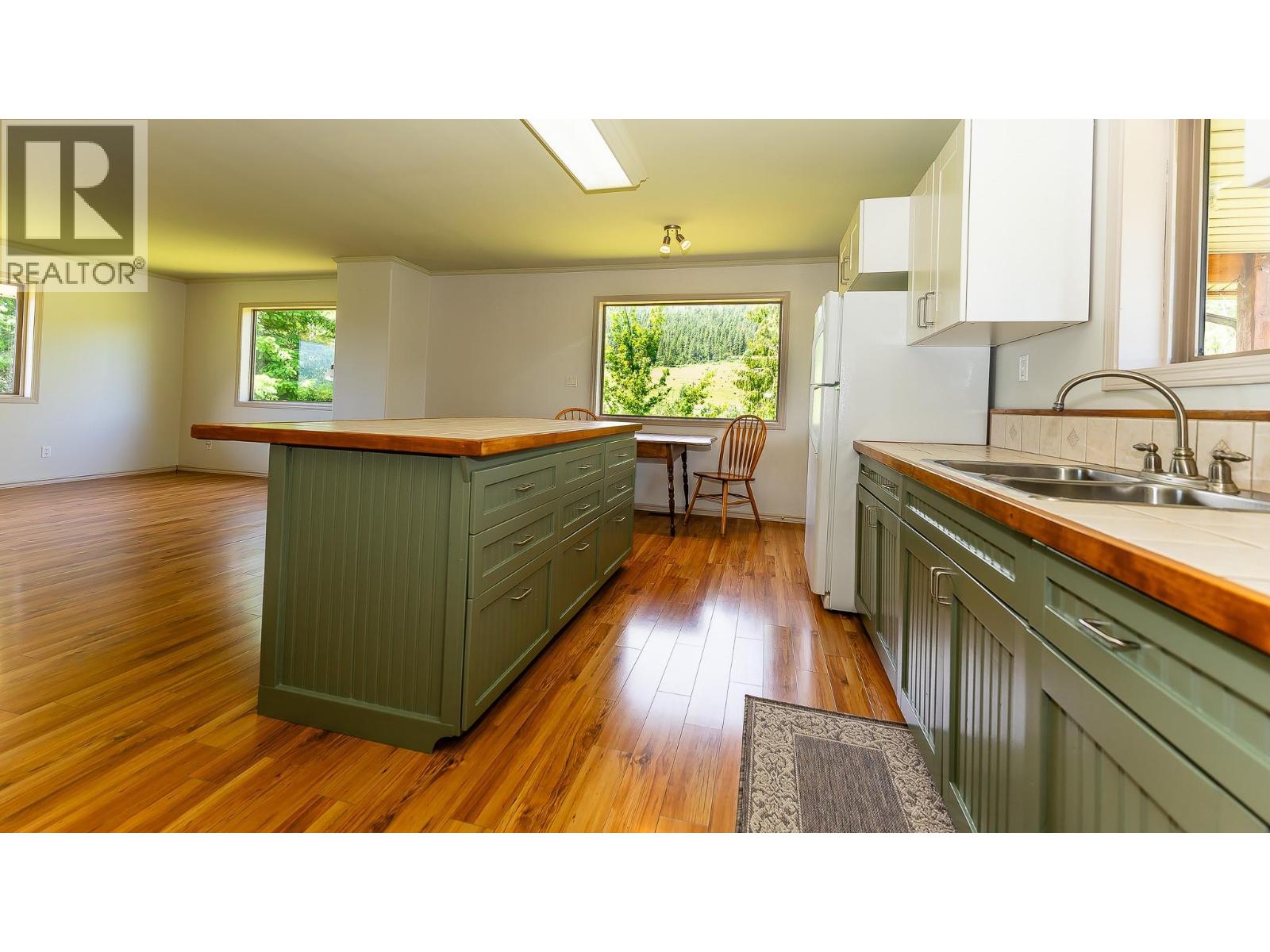 93 Old Sicamous Road - 5