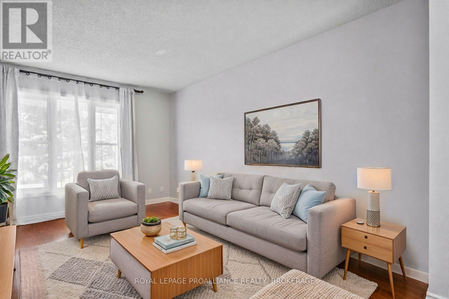 4 BALMORAL COURT - 12