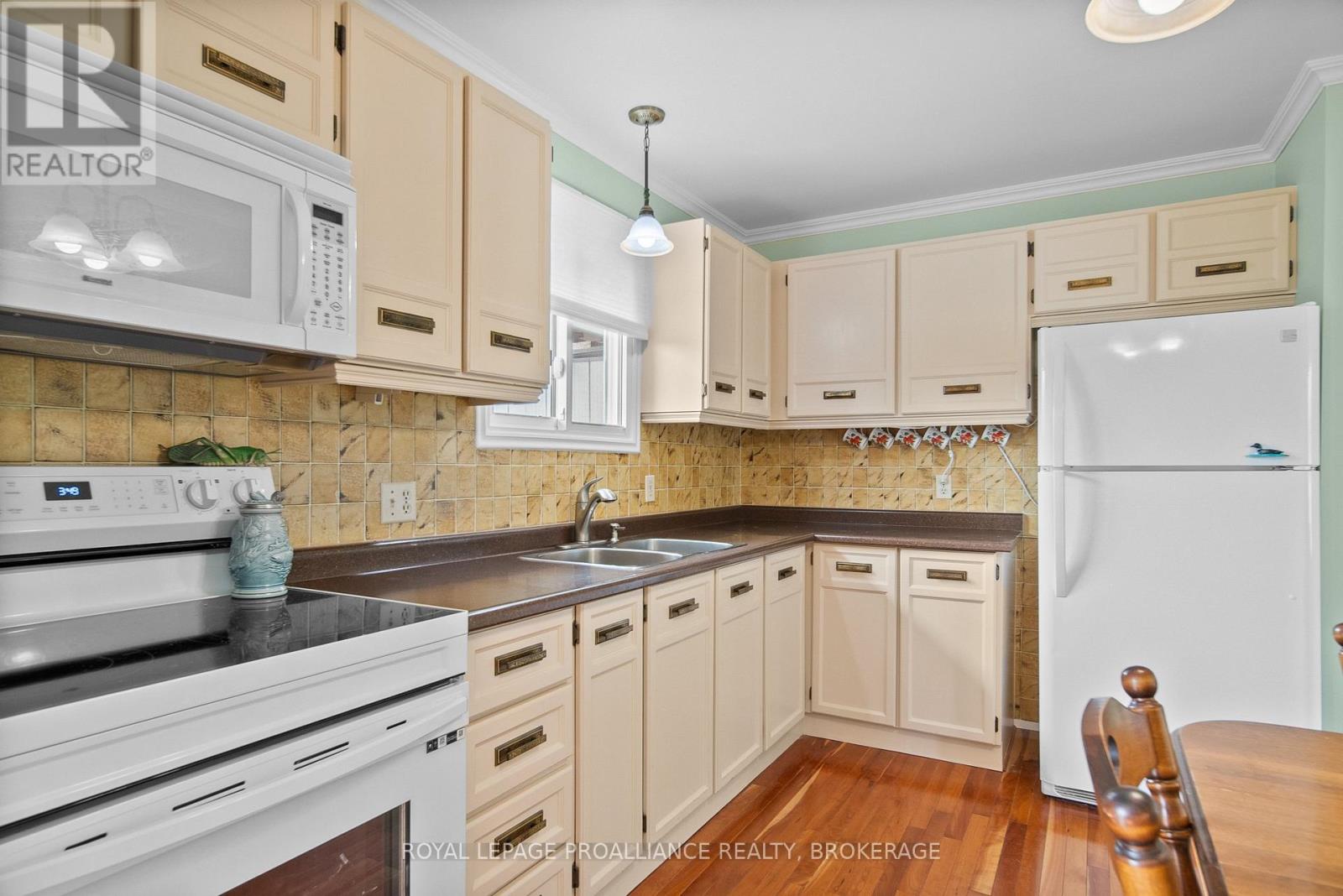 952 KENSHAW STREET - 11