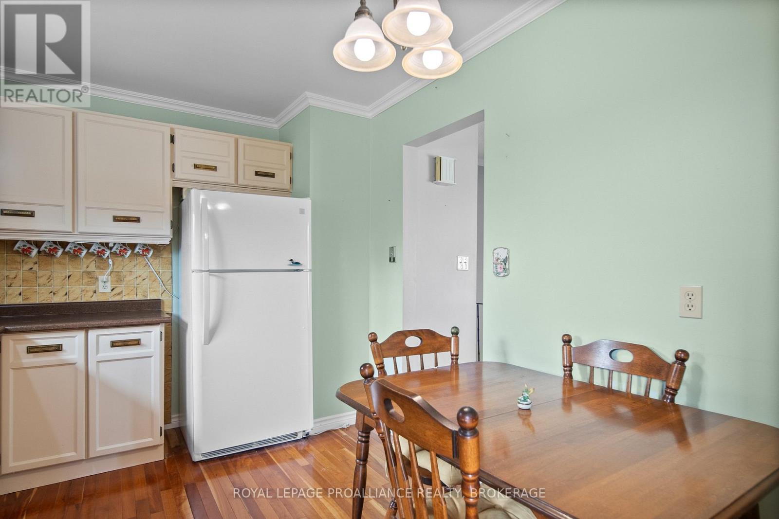 952 KENSHAW STREET - 12