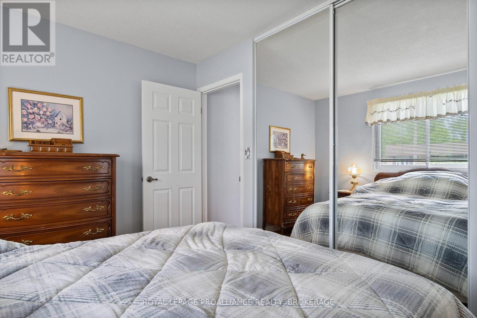 952 KENSHAW STREET - 17