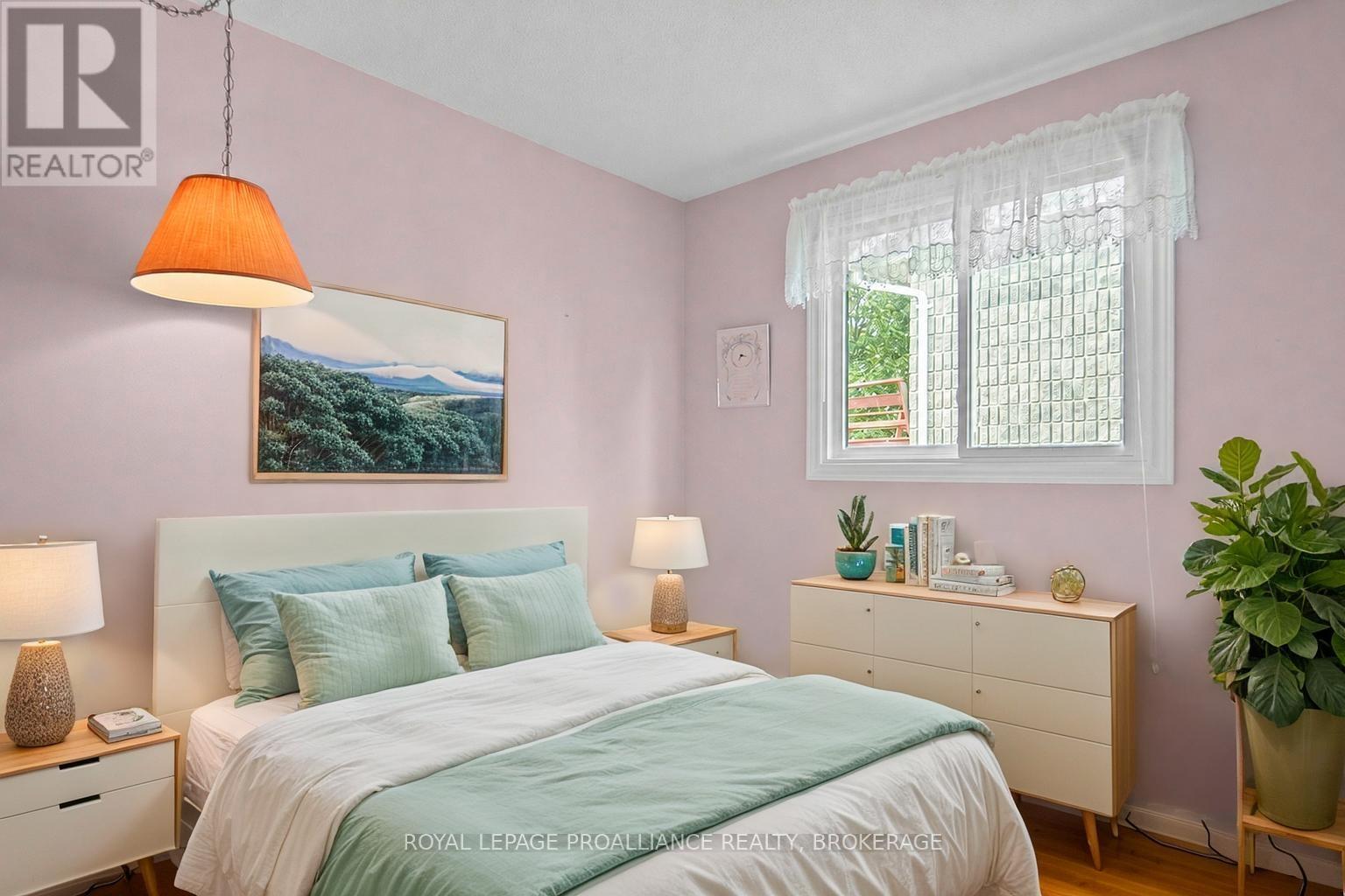 952 KENSHAW STREET - 18