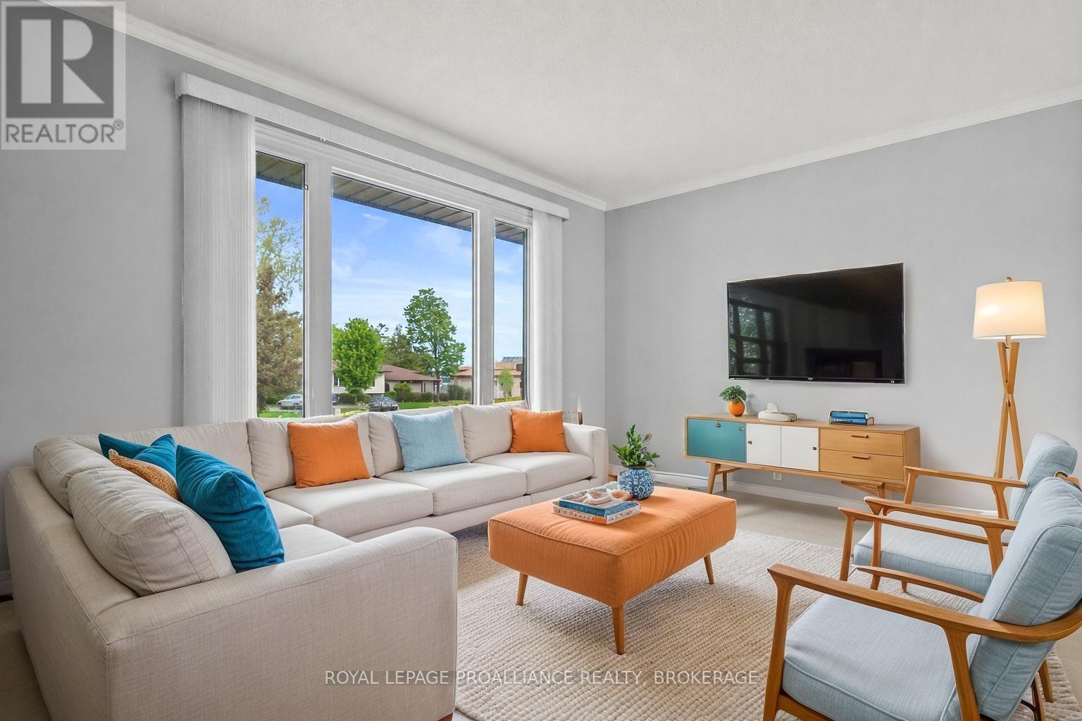 952 KENSHAW STREET - 2