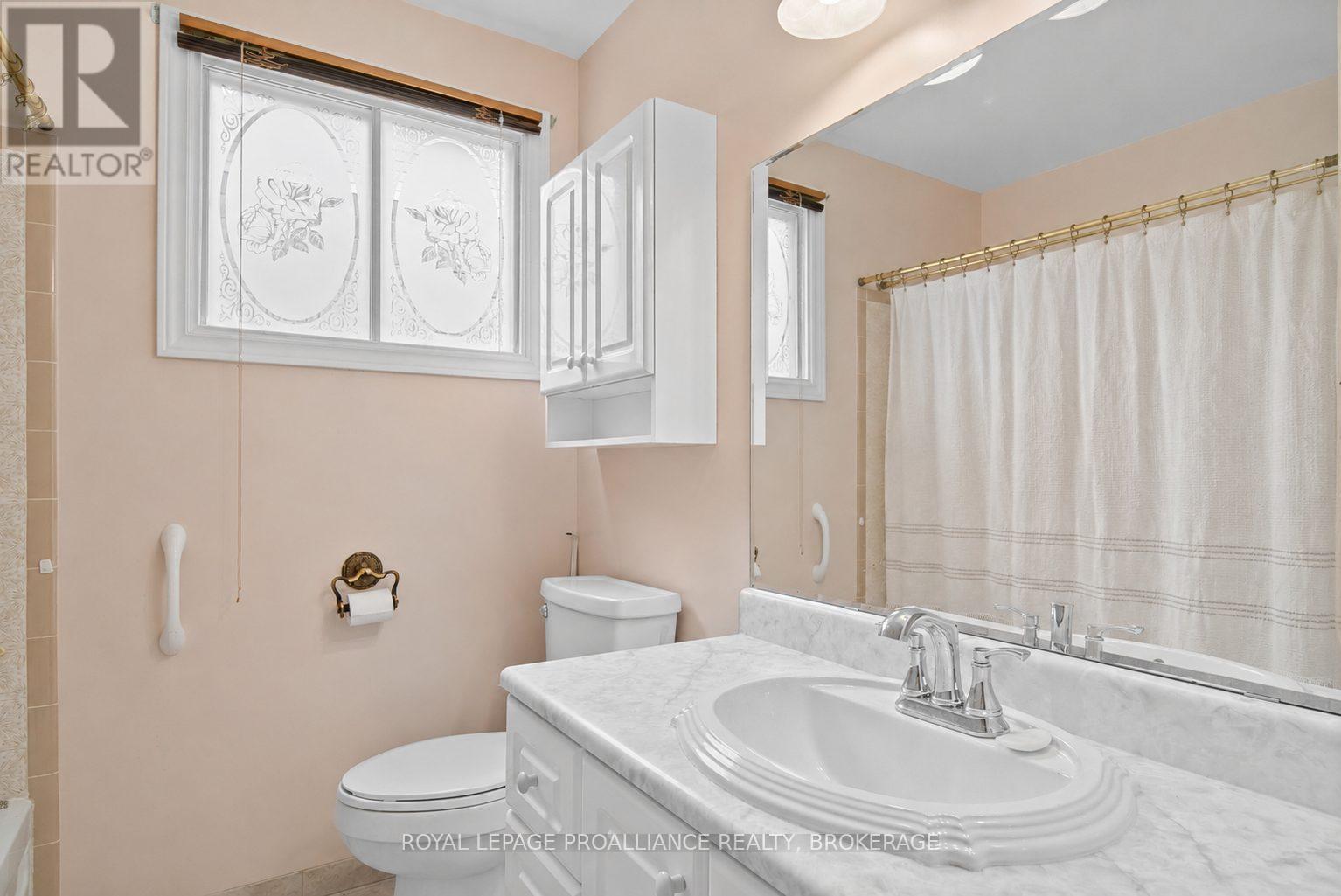 952 KENSHAW STREET - 22