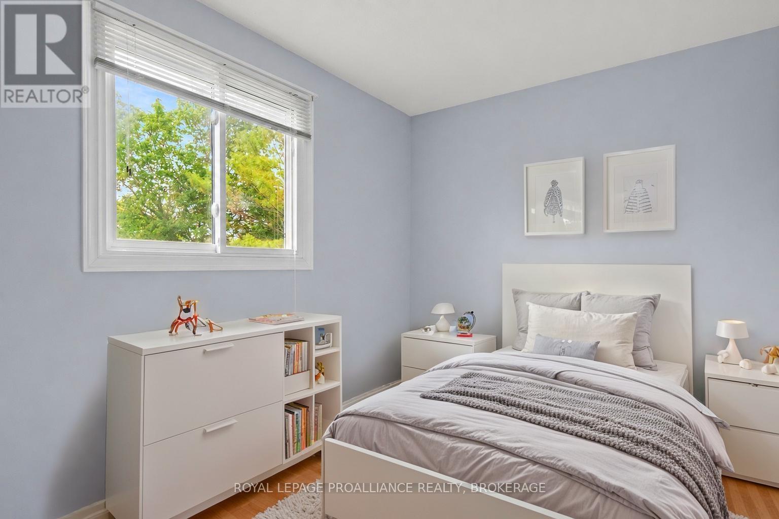 952 KENSHAW STREET - 23