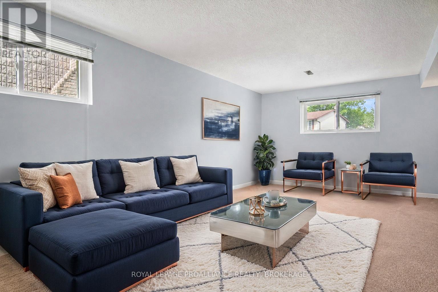952 KENSHAW STREET - 28