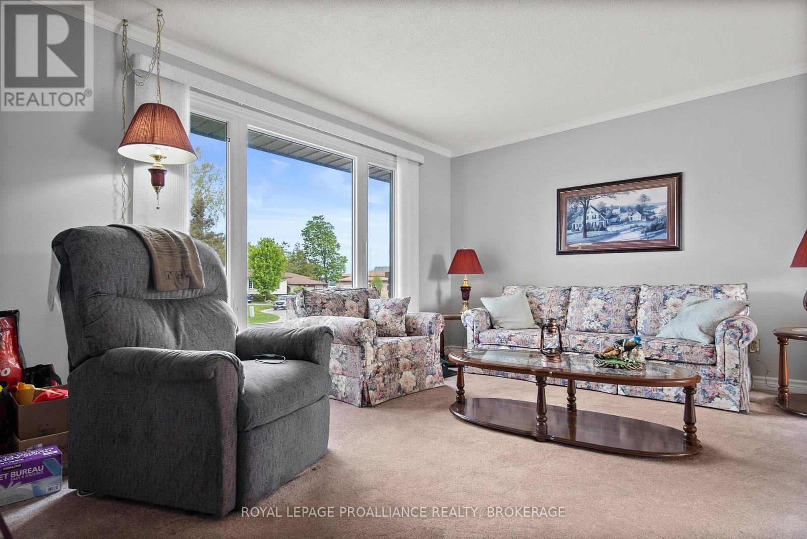 952 KENSHAW STREET - 3