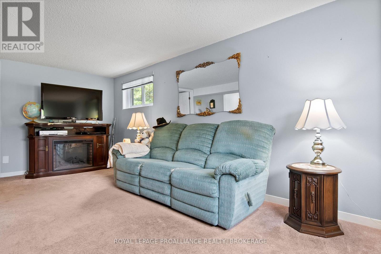 952 KENSHAW STREET - 31