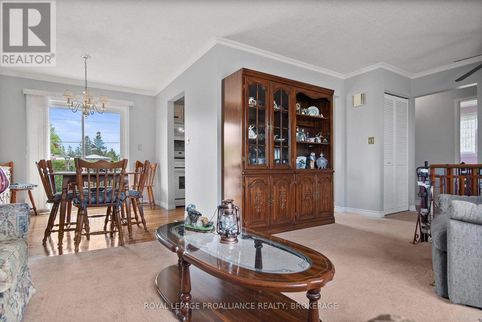 952 KENSHAW STREET - 6
