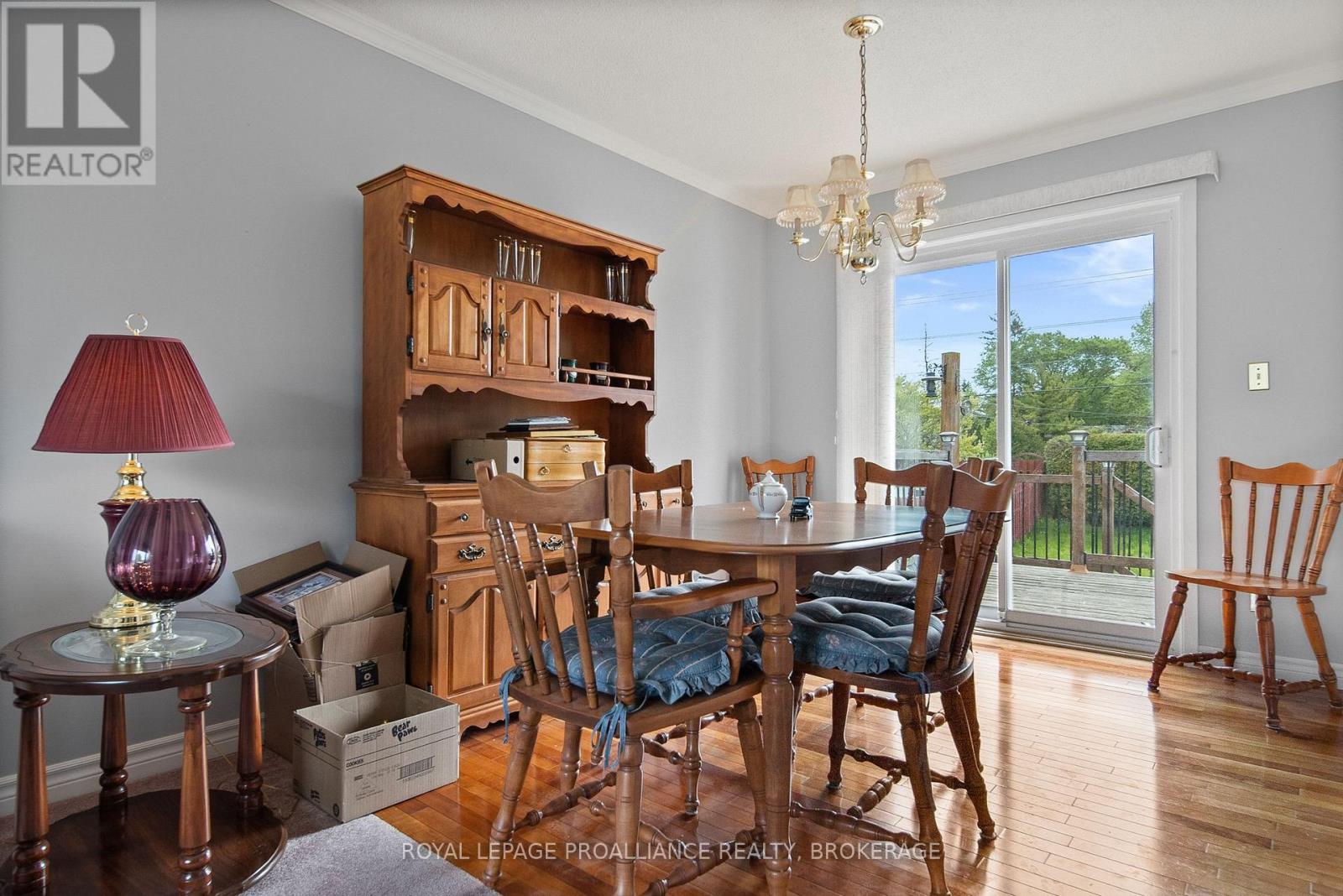 952 KENSHAW STREET - 8