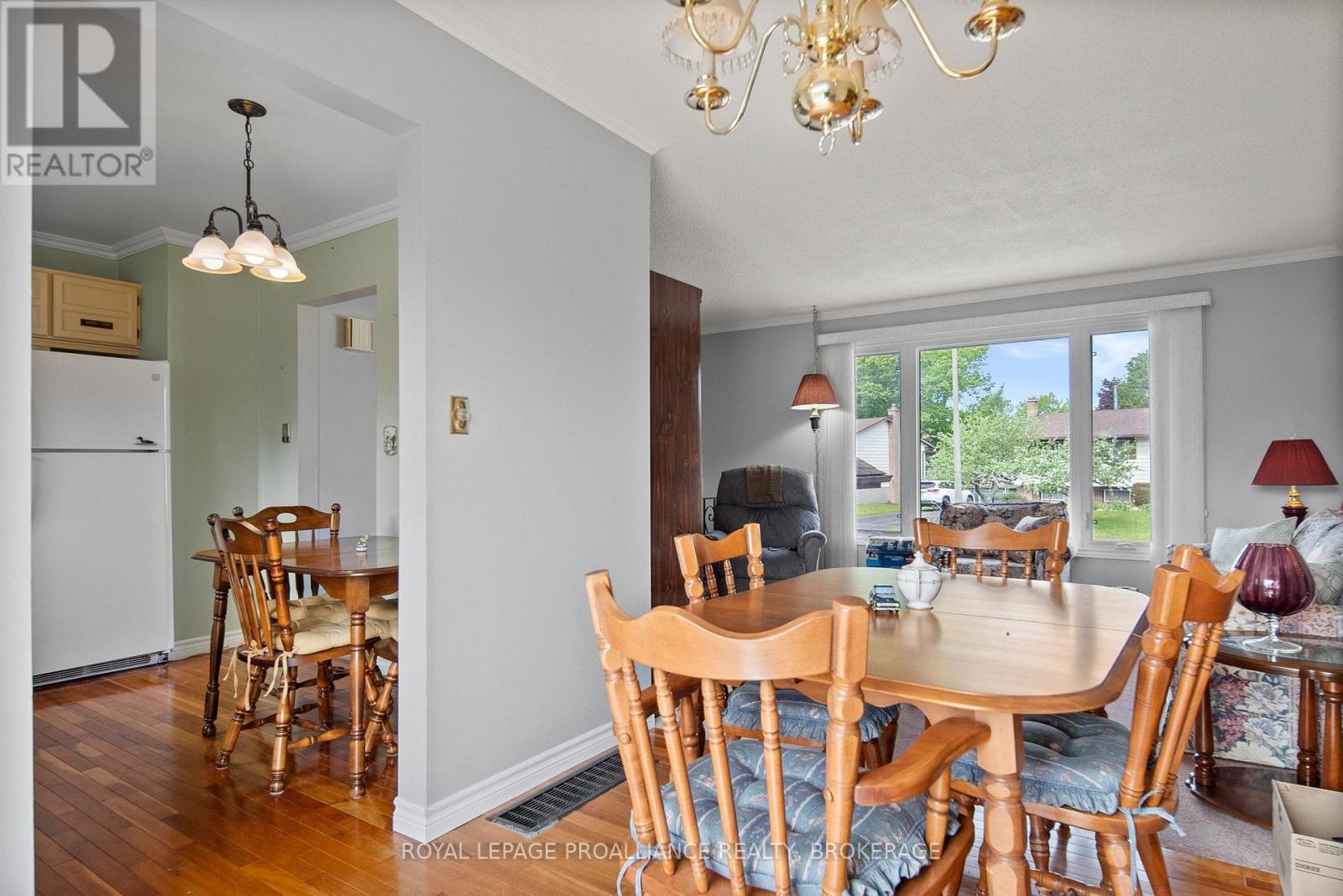 952 KENSHAW STREET - 9
