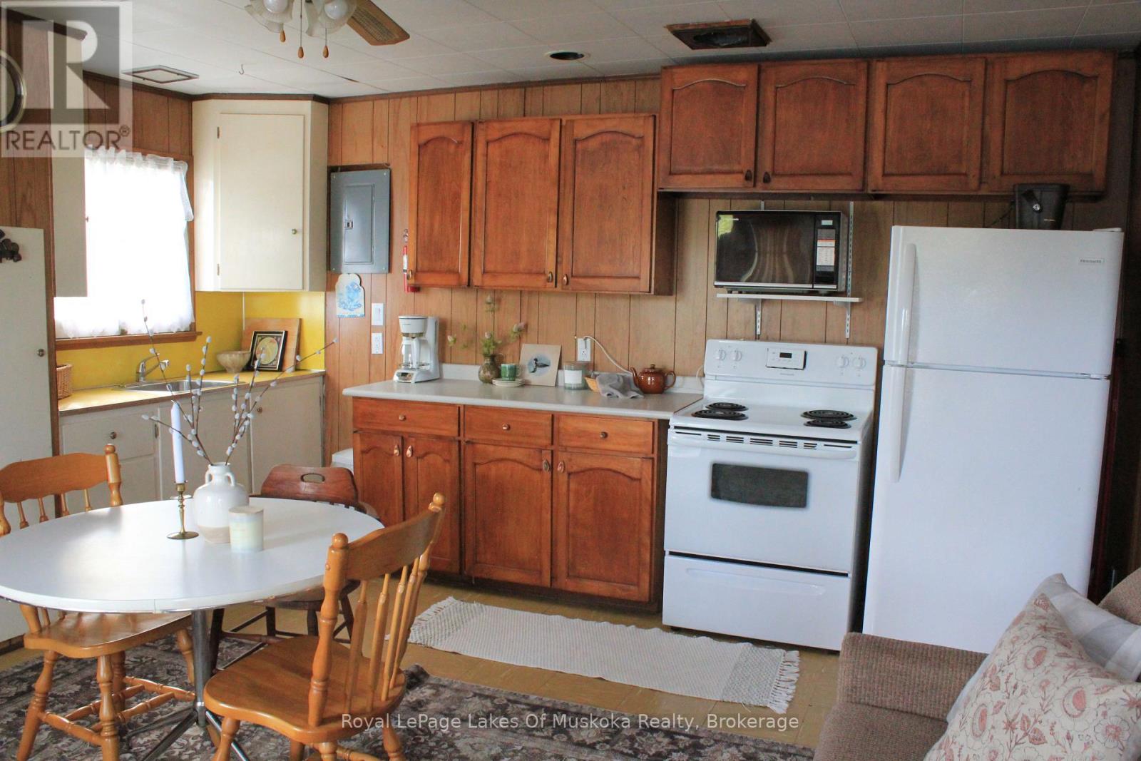 25 MAPLE DRIVE - 8