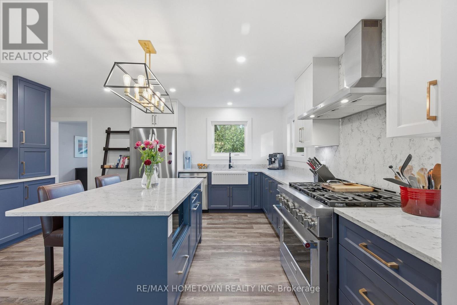 594 LYNDHURST ROAD - 11