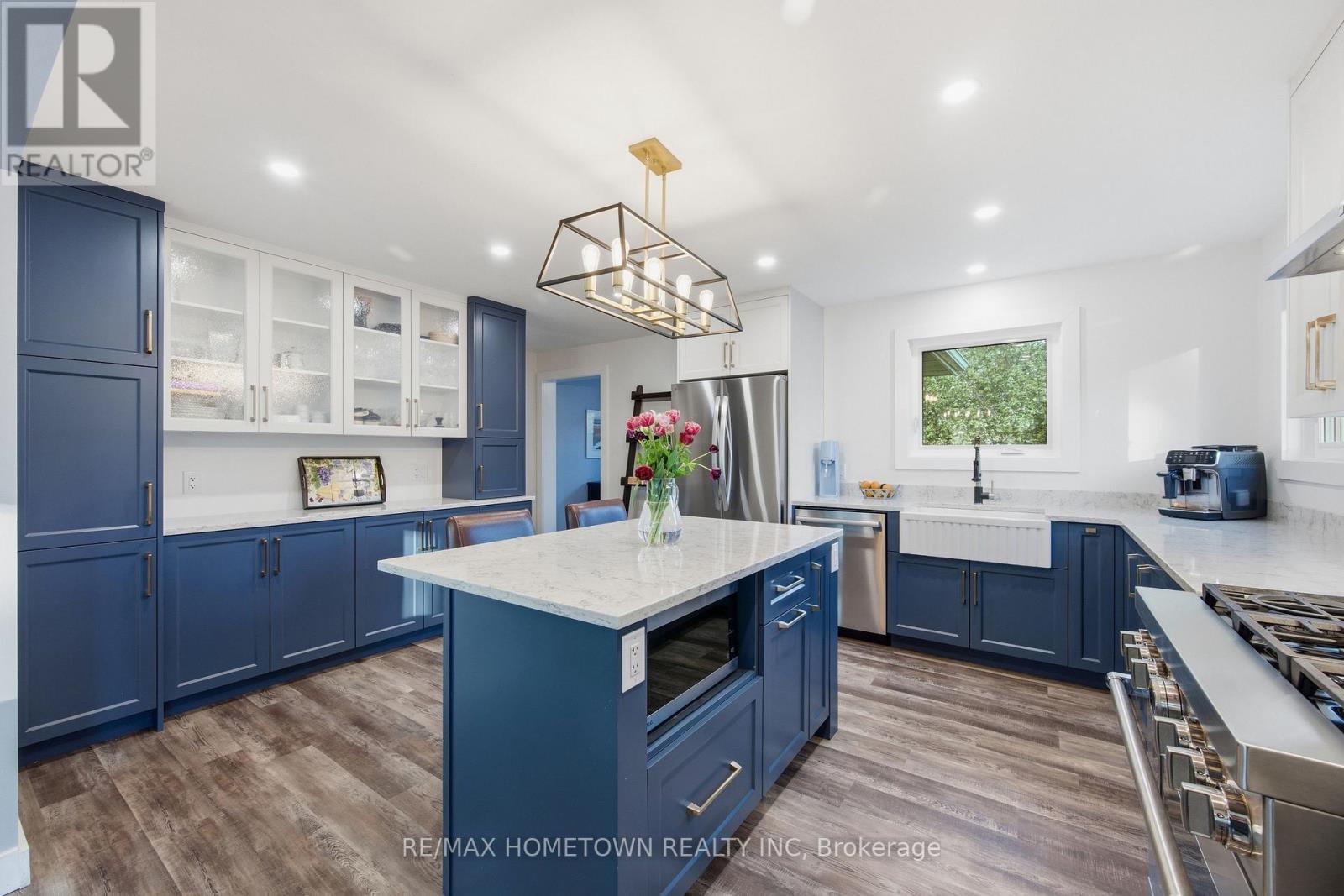 594 LYNDHURST ROAD - 13