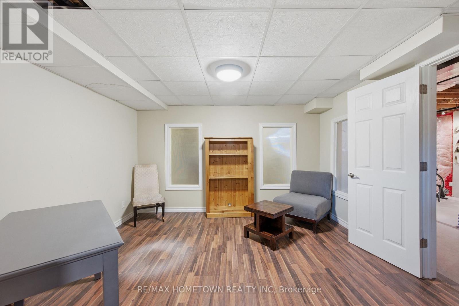 594 LYNDHURST ROAD - 36