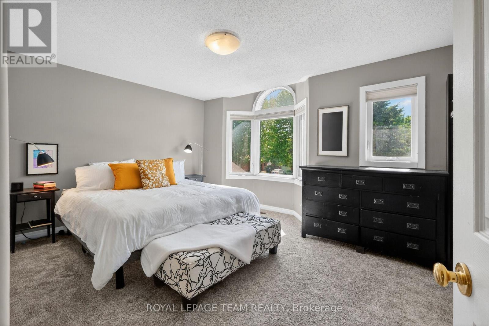 11 AVONHURST AVENUE - 25