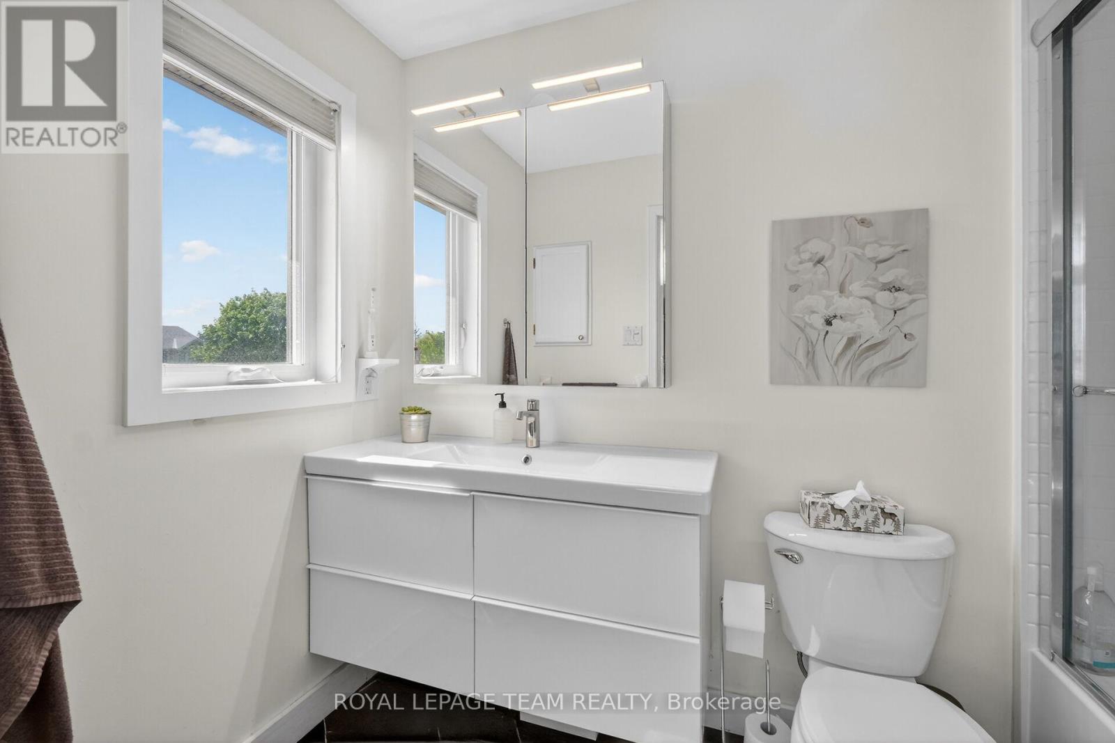11 AVONHURST AVENUE - 28