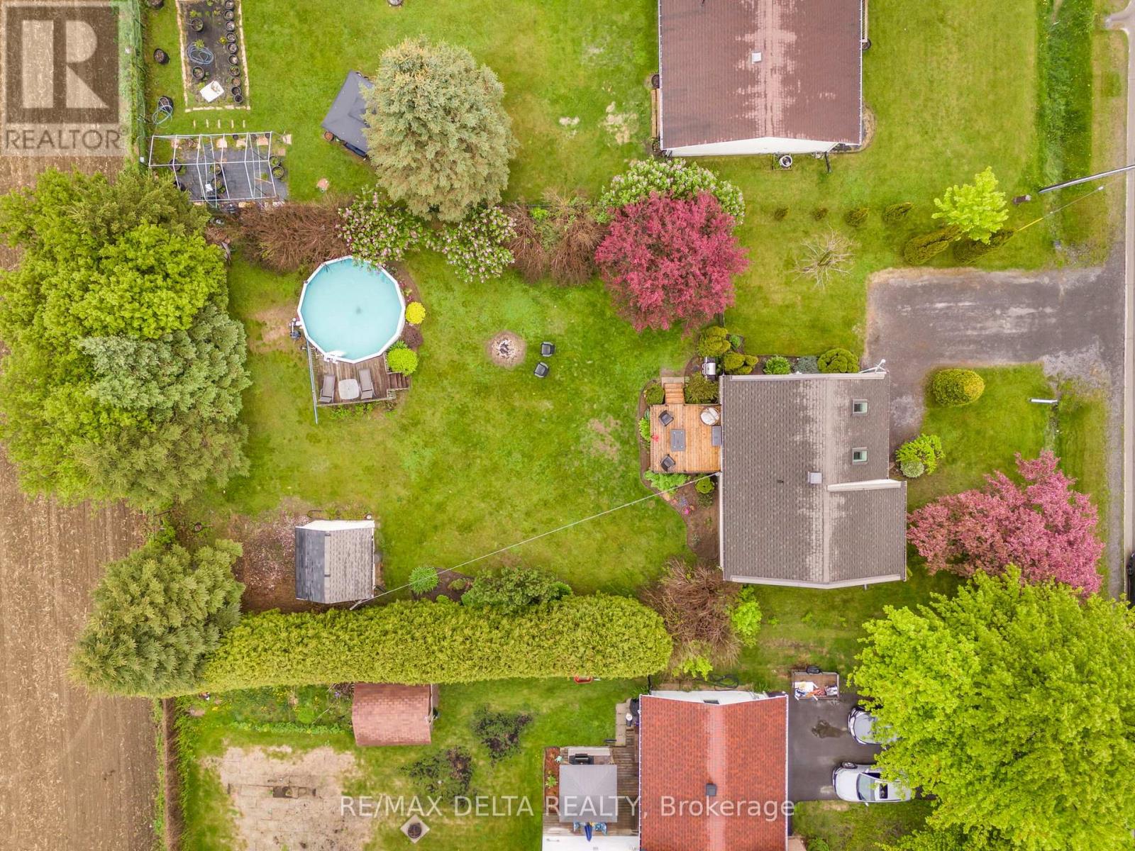3057 CARRIERE STREET - 33