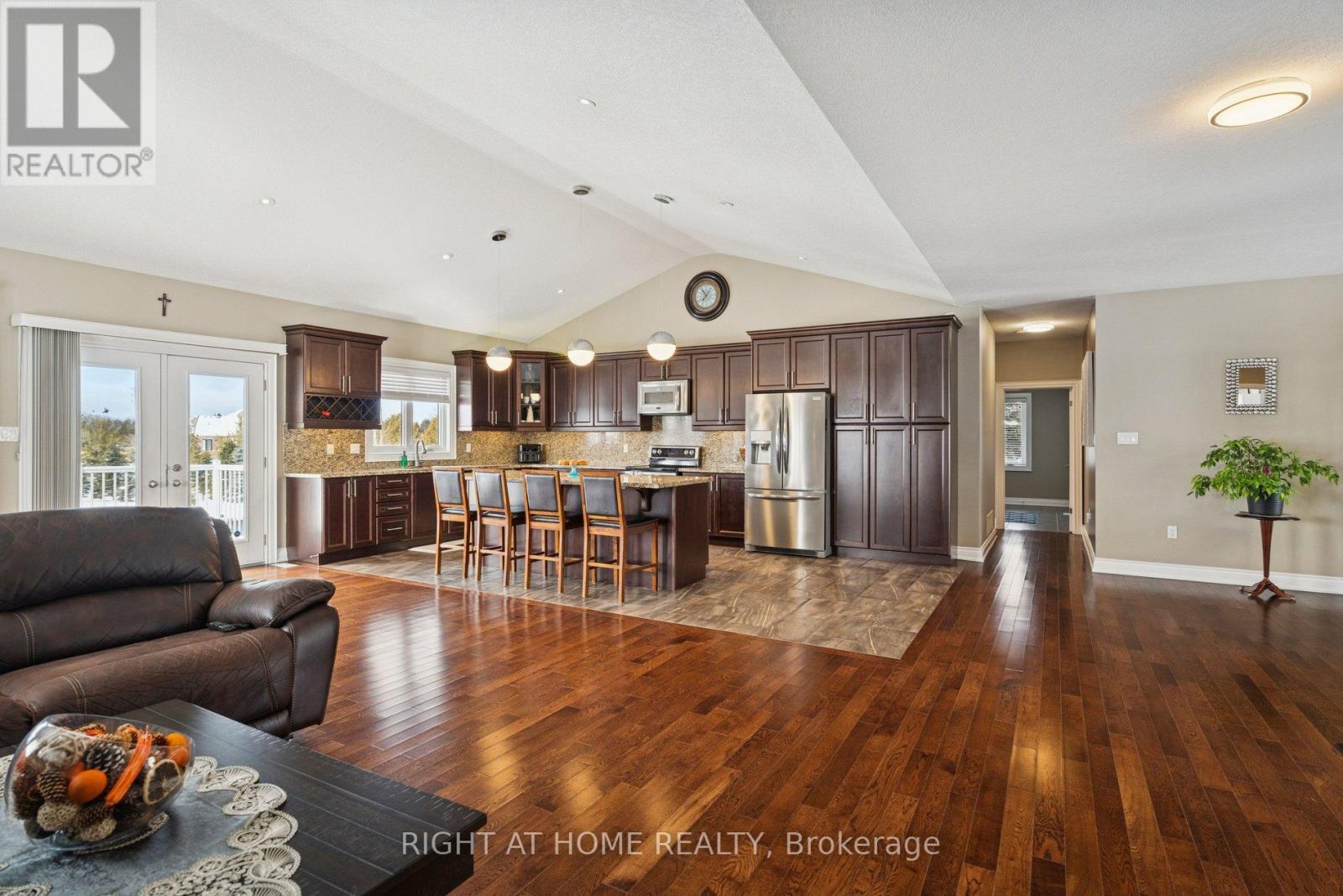10 BROLLEY CRESCENT - 10